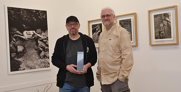 Naši umělci nás nenechají stárnout, líčí ostravští fotografové provozující galerii