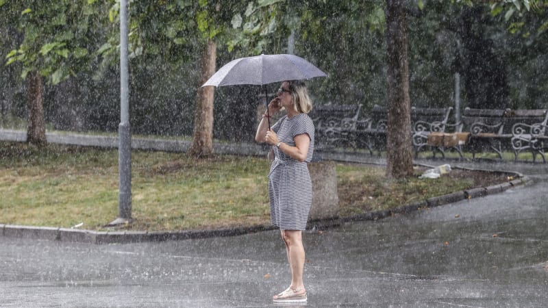 Teploty prudce klesnou, ženou se i bouřky. RADAR varuje, kde déšť udeří nejvíc