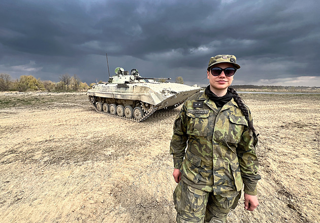 Kamarádi mě zrazovali, ale jsem bojovnicí odmalička, líčí střelkyně bévépéčka