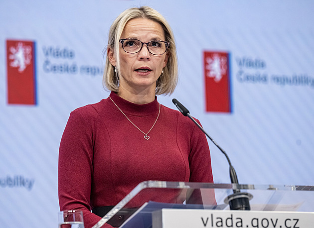 Žena v Bílině napadla ministryni Mrázovou. Útočnice skončila hospitalizovaná