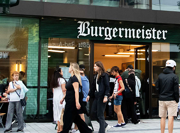 Z bývalých veřejných toalet vybudoval hit. Burgermeister míří do Česka
