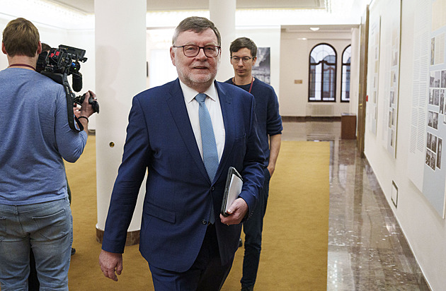 Zestátnění ČEZ je špatná myšlenka, nevíme proč, kritizují exministři Stanjura i Pilný