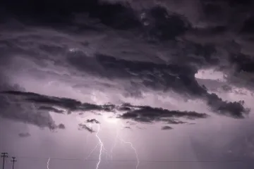 V pondělí mají dorazit silné bouřky, na Moravě ale ještě padaly teplotní rekordy