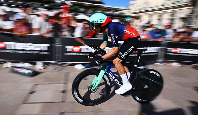 Vuelta ONLINE: Úvodní časovka z dlažby casina. Vede Kluckers, chystají se favorité