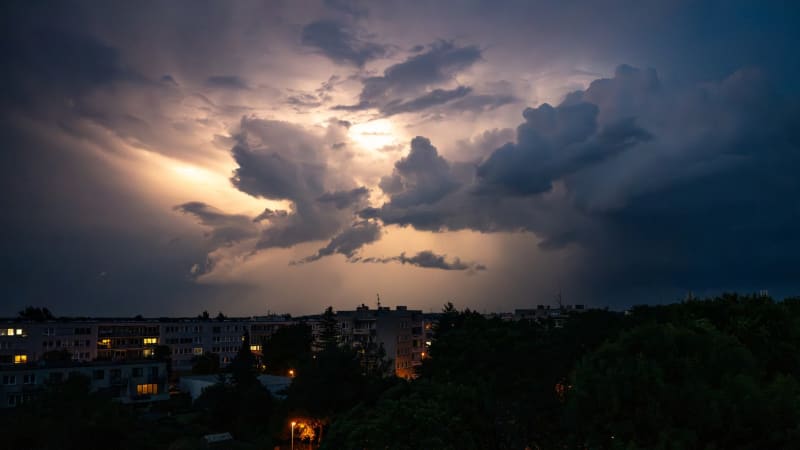 Ranní bouřky v Česku: Někdo ráno vstane za zvuku hromu, varují meteorologové. Kde udeří?