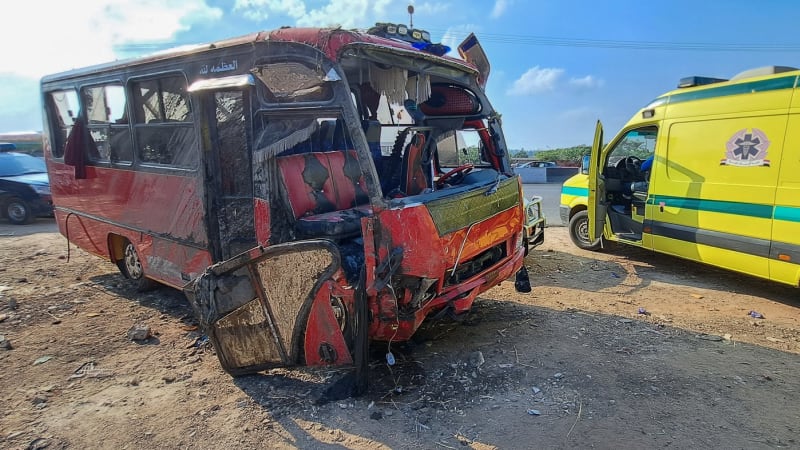 Zemřelo nejméně 16 lidí. U oblíbeného letoviska v Egyptě havaroval plný autobus