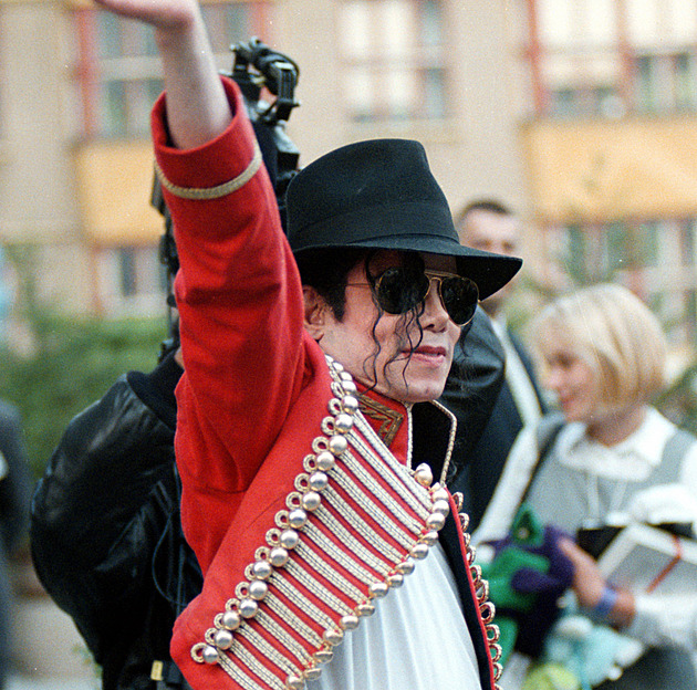 Před 30 lety přiletěl do Prahy Michael Jackson, provázelo ho davové šílenství
