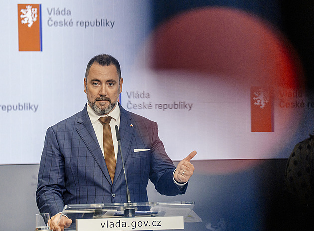 Na území Šumavy unikají toxické látky po působení armády, řekl Červený