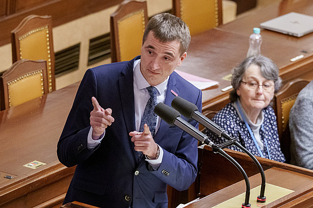 Jste ochotná dát hlavu na špalek? ptá se Vlček ministryně kvůli stavebnímu zákonu