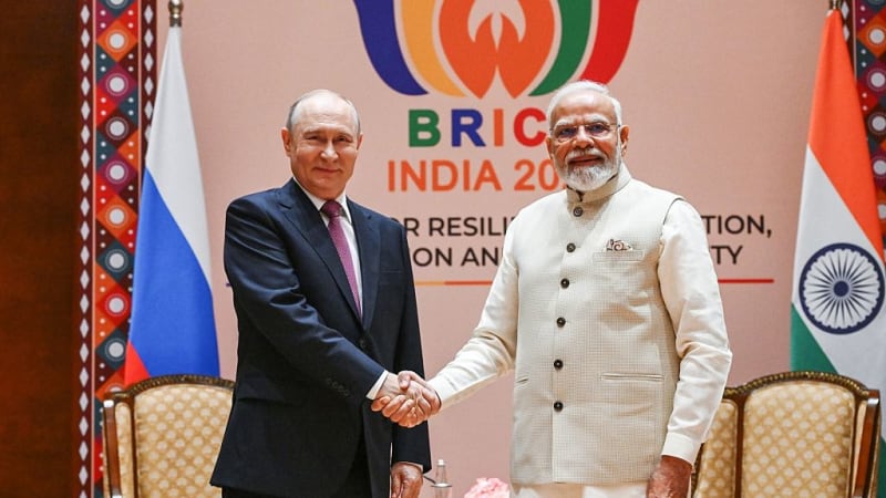 Za válku na Ukrajině může Západ, tvrdil Putin v Indii. Za další selhání označil triumf AfD