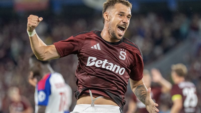 Životní ano sparťana Ryneše. Pochlubil se fotkou ze zásnub s partnerkou