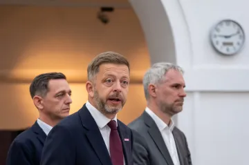 Opozice chce vyslovit nedůvěru vládě. Schůze má být příští týden