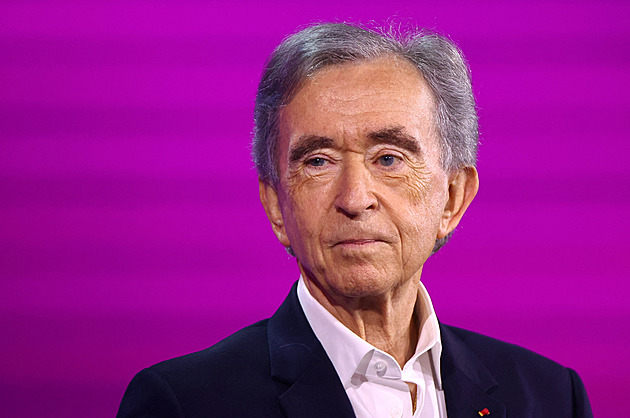 Arnault posiluje svůj vliv na LVMH. Zjednodušuje strukturu svého holdingu
