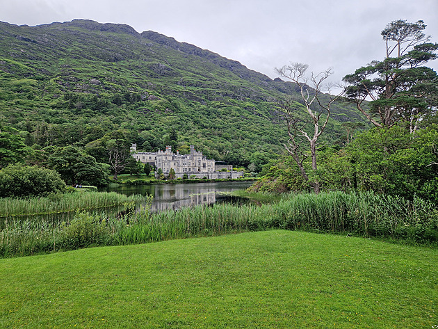 Autobusem zní „Oh My God!“. Vyrazila jsem z Galway do divoké Connemary