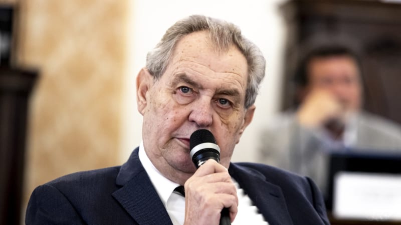 Zeman si ve Sněmovně kopl do landsmanšaftu. Okamura varoval před zotročením Západem