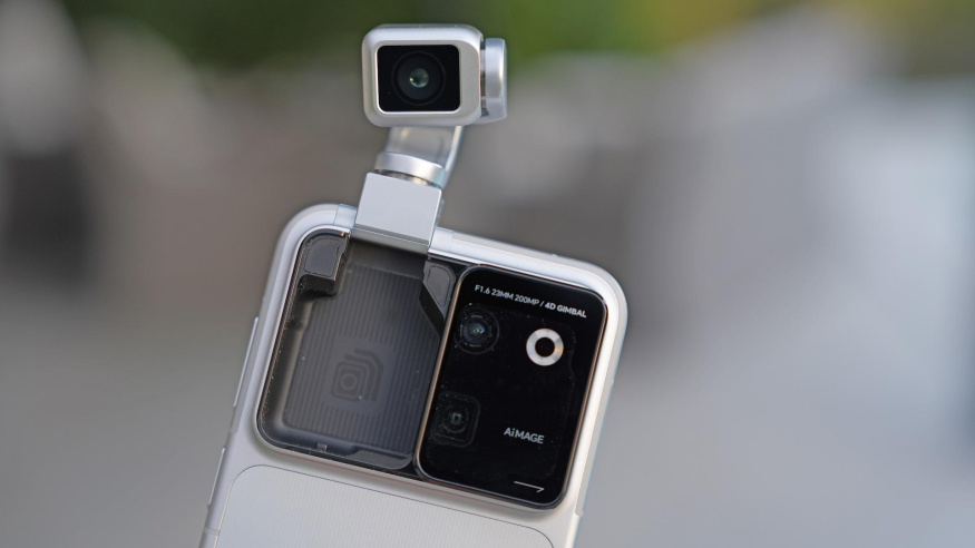 Nejšílenější telefon roku? Vyzkoušeli jsme Honor Robot Phone s pohyblivým gimbalem