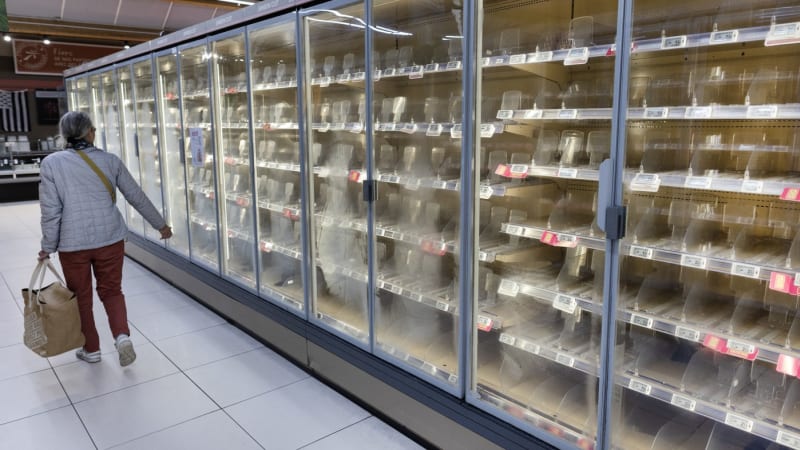 Jídlo za desítky milionů skončilo v koši. Francouzské supermarkety napadli hackeři