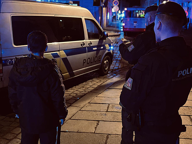 Bezdomovec pobodal spícího muže, policisté jej obvinili z pokusu o vraždu