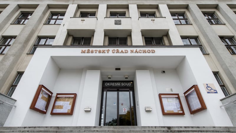 Změnil vizáž, aby unikl? Obviněný z vraždy ve Velkém Poříčí skončil ve vazbě. Místní ho znali