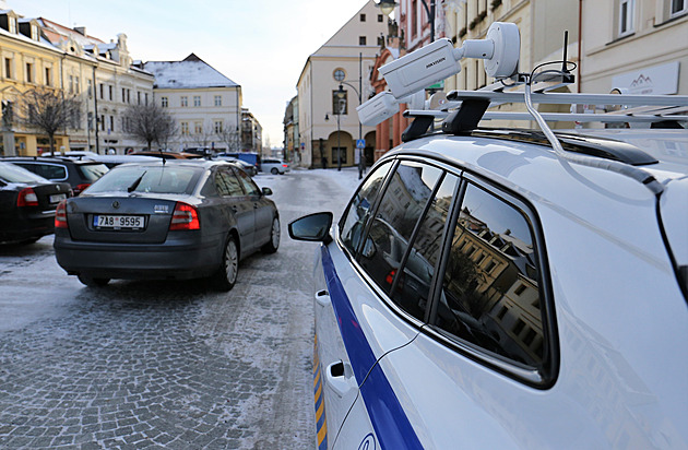Jednodušší ceník a povolení přejíždět. V Chomutově mění systém parkování