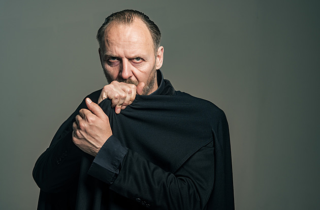 Vytí vlků, moře a 19 hodin s upírem. Jan Hájek namluvil audioknihu Dracula